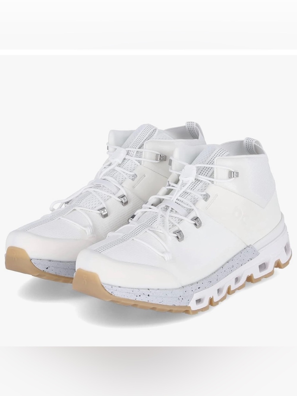 On Cloudtrax women’s white undyed sneakers | Size US 6